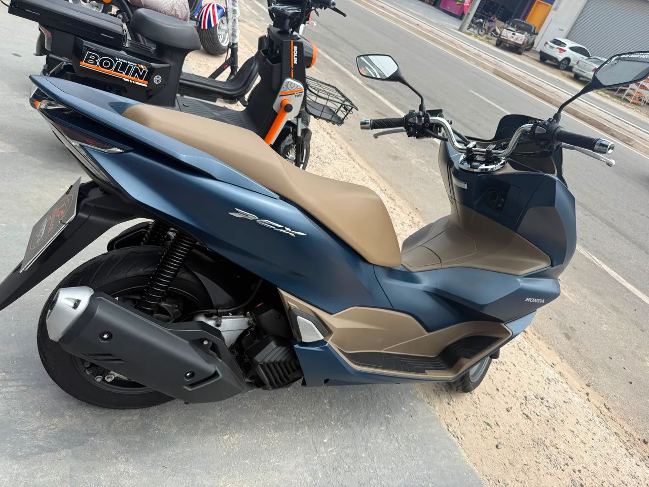 Honda Pcx DLX - Foto 5