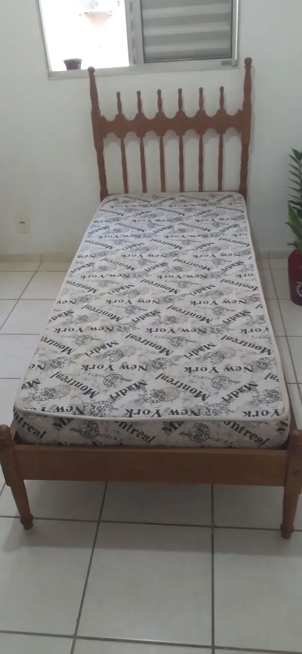 Cama.solteiro e colchão otimo estado