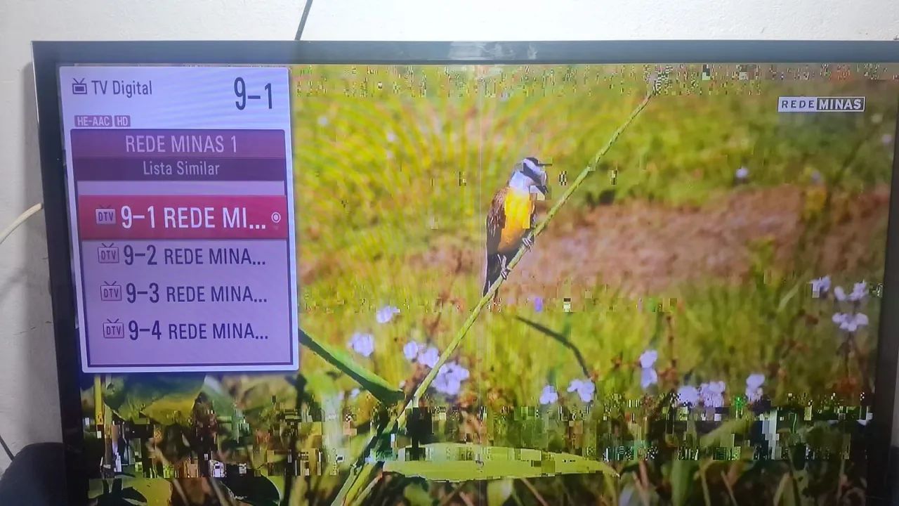 Tv 42: polegadas tela fina em ótimo estado 42 polegadas não e esmart  controle não tem pé  - Foto 2