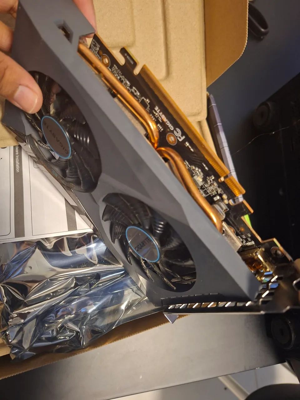 Radeon RX 6500 XT 4 GB usada - Foto 3