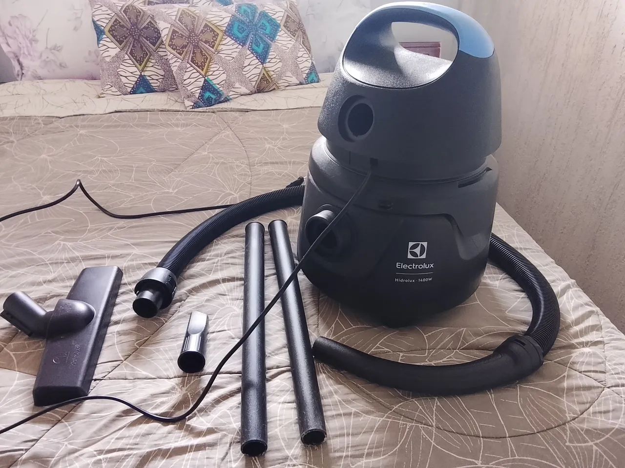 Aspirador de pó e líquidos Eletrolux hidrolux 1400w - Foto 2