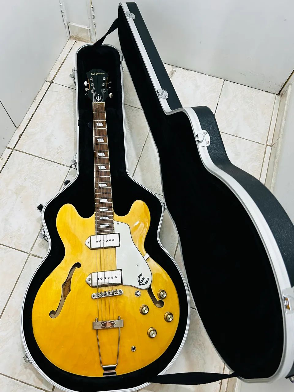 Guitarra Epiphone Casino Natural c/Case Gator - Instrumentos