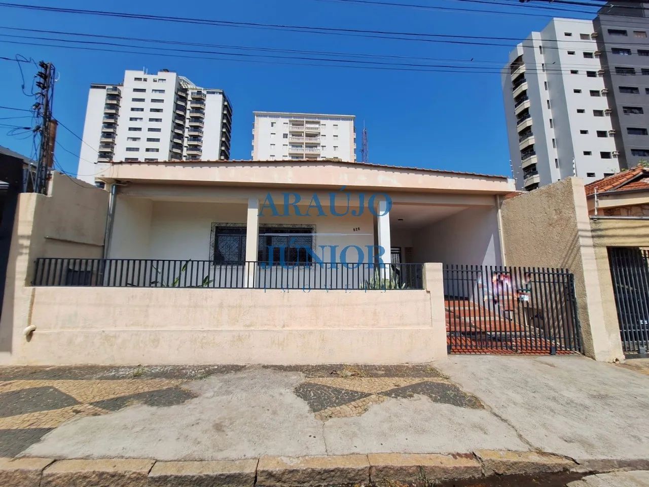 Imperdível casa comercial à venda em Americana-SP, Centro: 3 quartos, 1 suite, 1 sala, 1 b