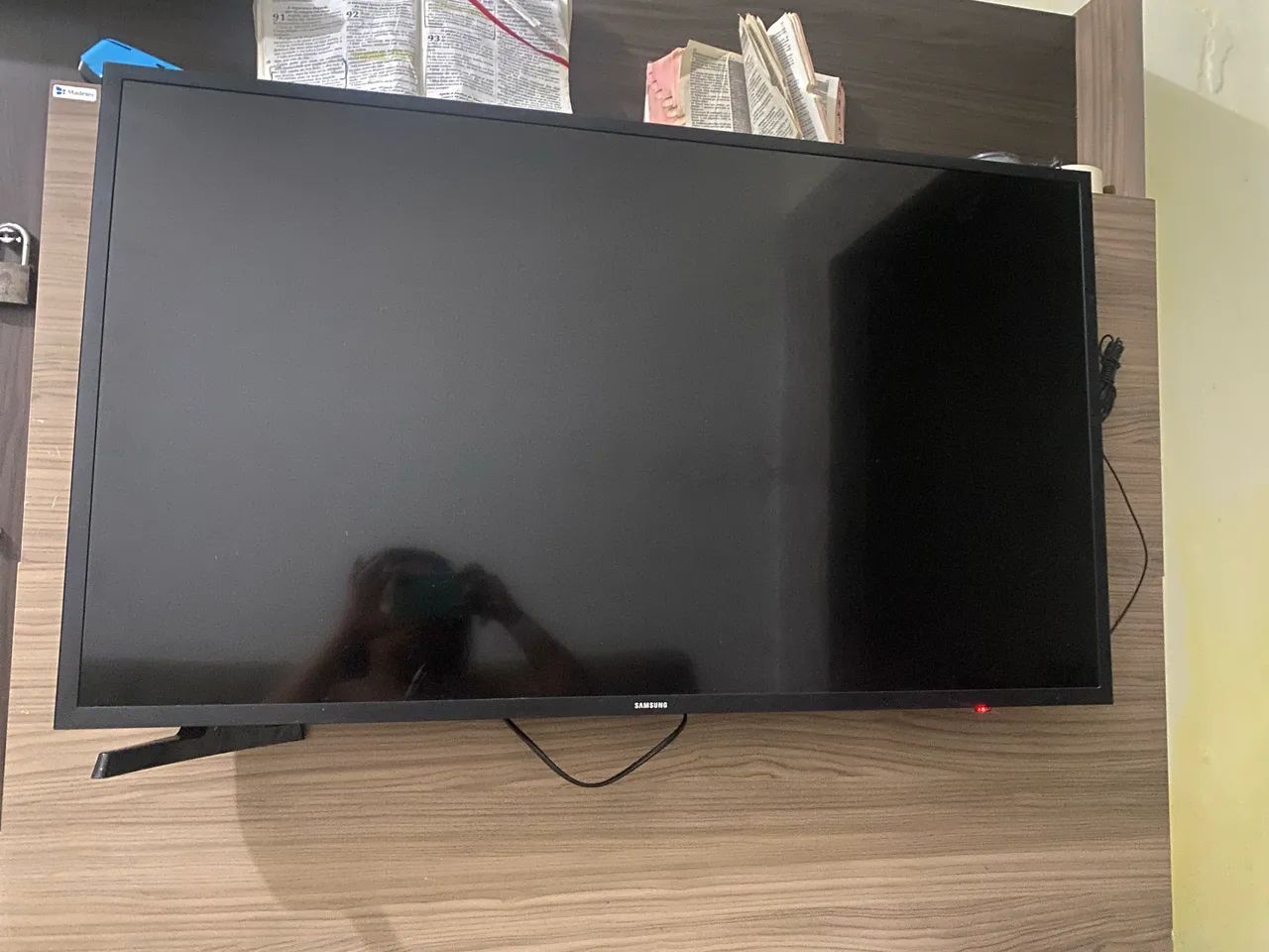 Vendo TV de 43 polegadas smart toda completa