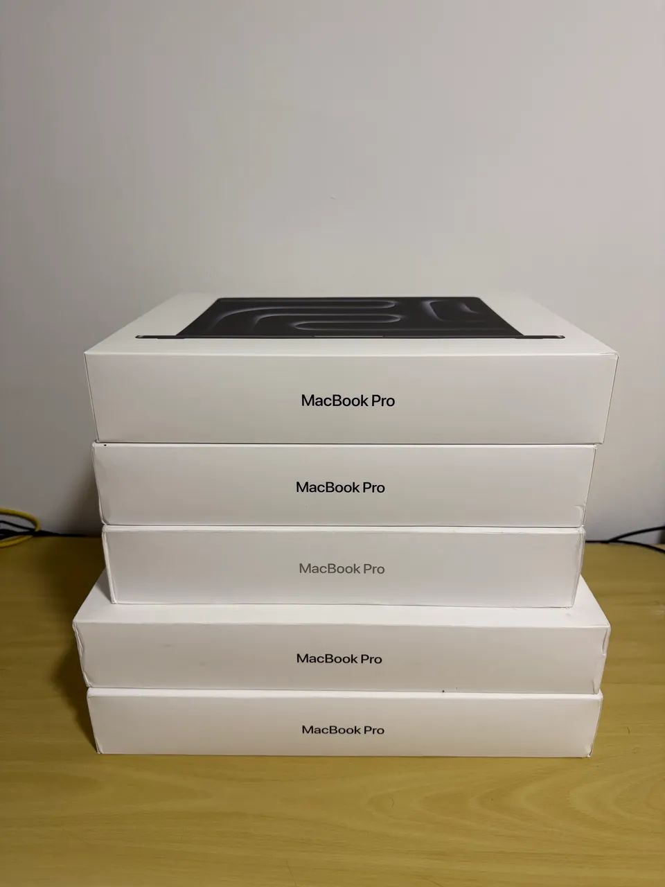 MacBook Pro M5 Max 18 cpu 32 gpu 36gb 2TB 14 2026 - Foto 4