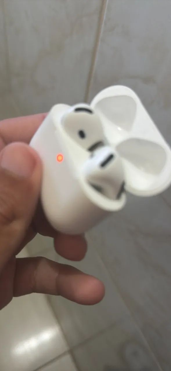 AirPods 4