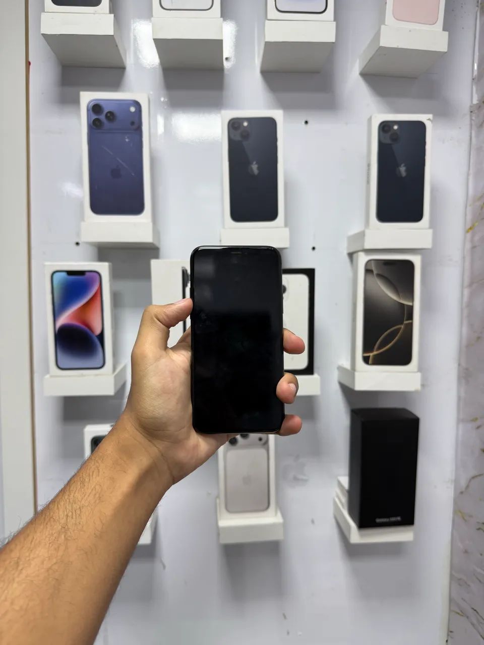 IPHONE 11 PRO 64 GB  - Foto 2