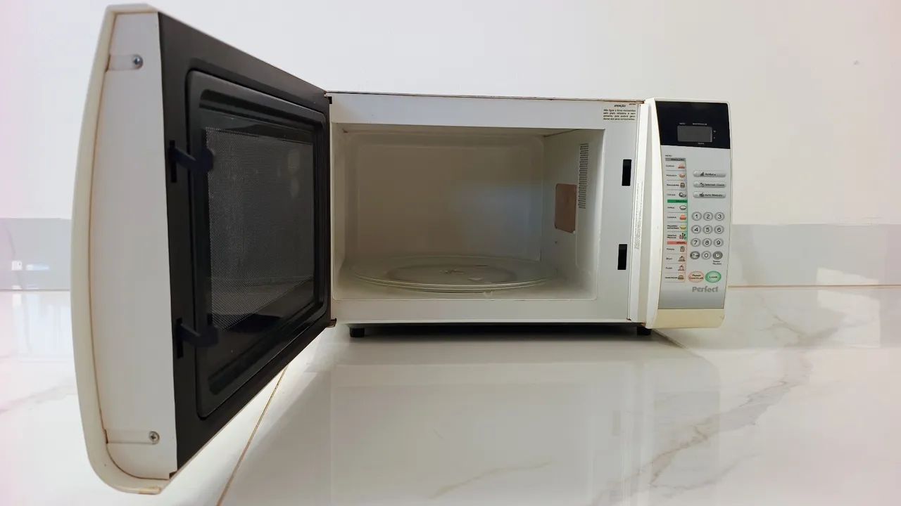 Microondas 127v super conservado - Foto 5