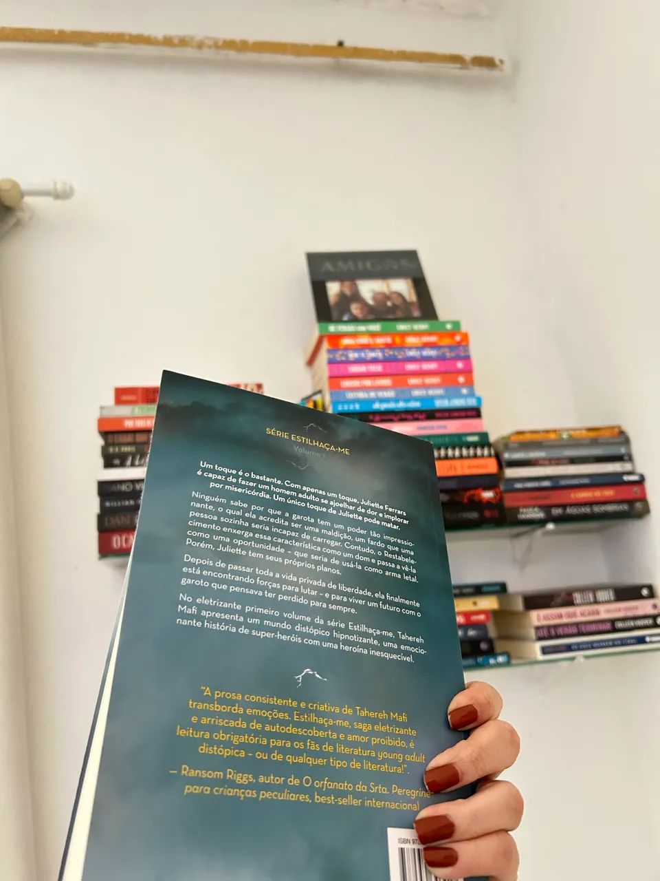 Livro Estilhaça-me  - Foto 3