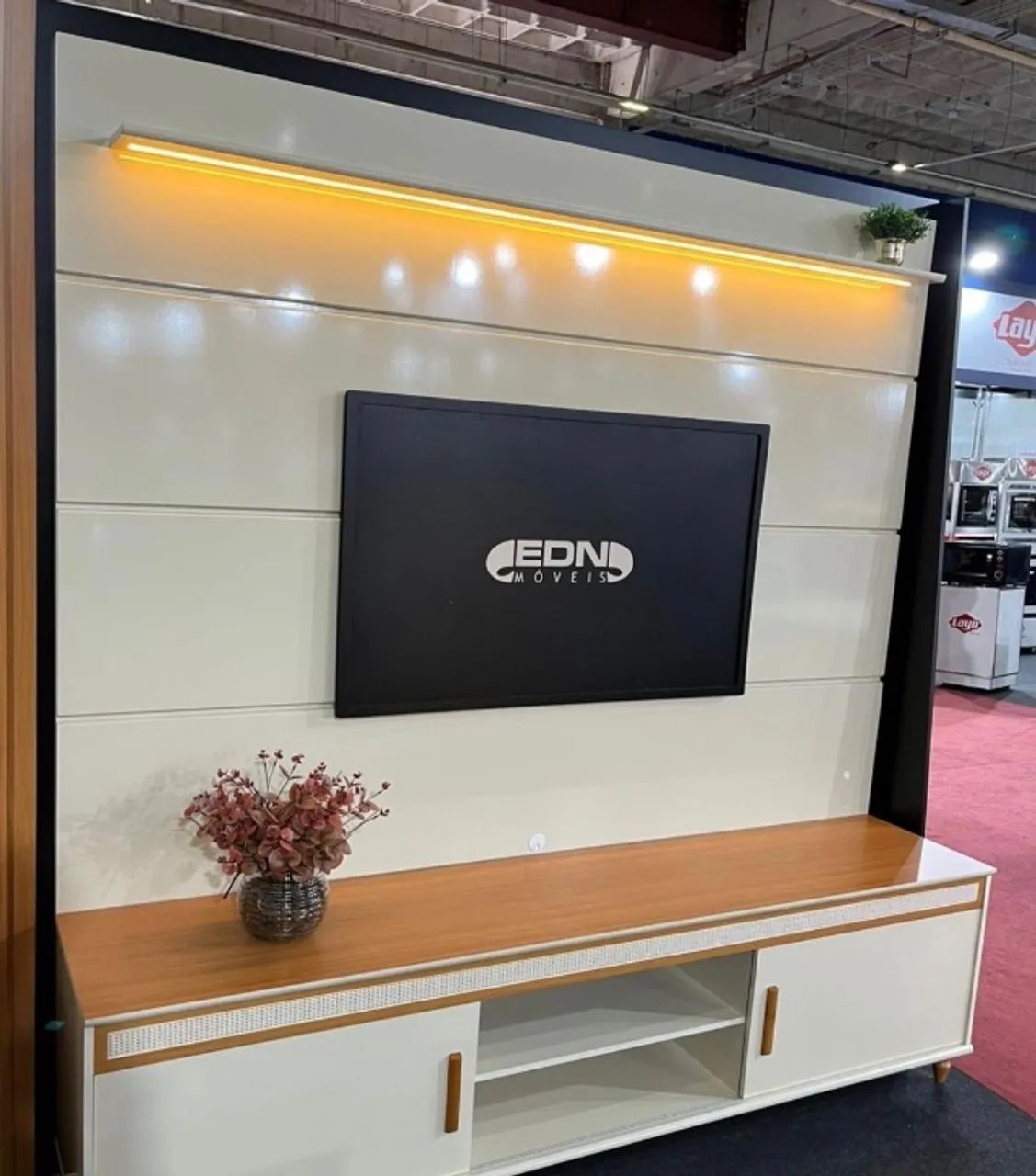Conjunto Painel e Rack Bellini 218 Off White e Cedro - Foto 3
