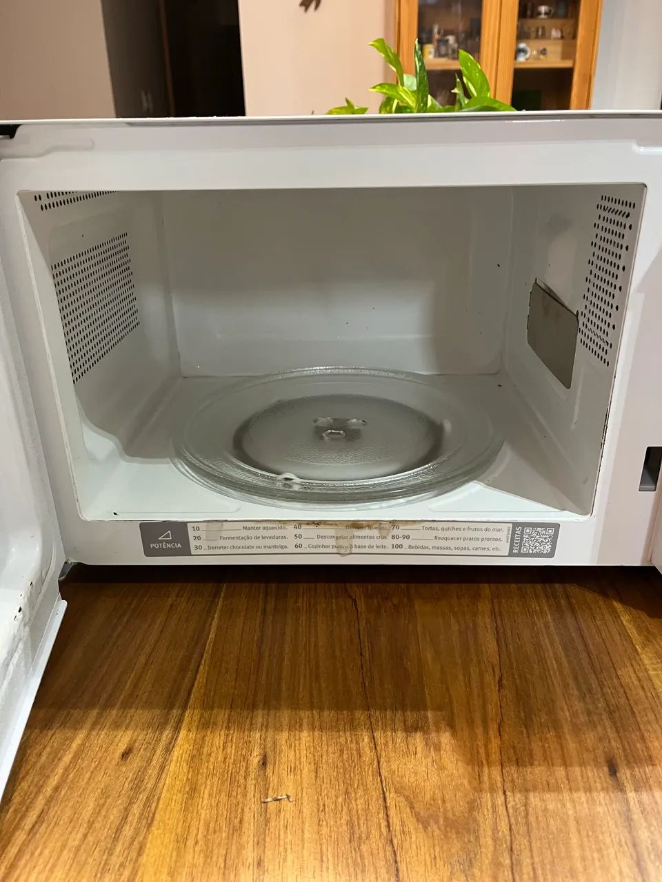 Micro Ondas Electrolux 20 Litros Branco Usado - Foto 3