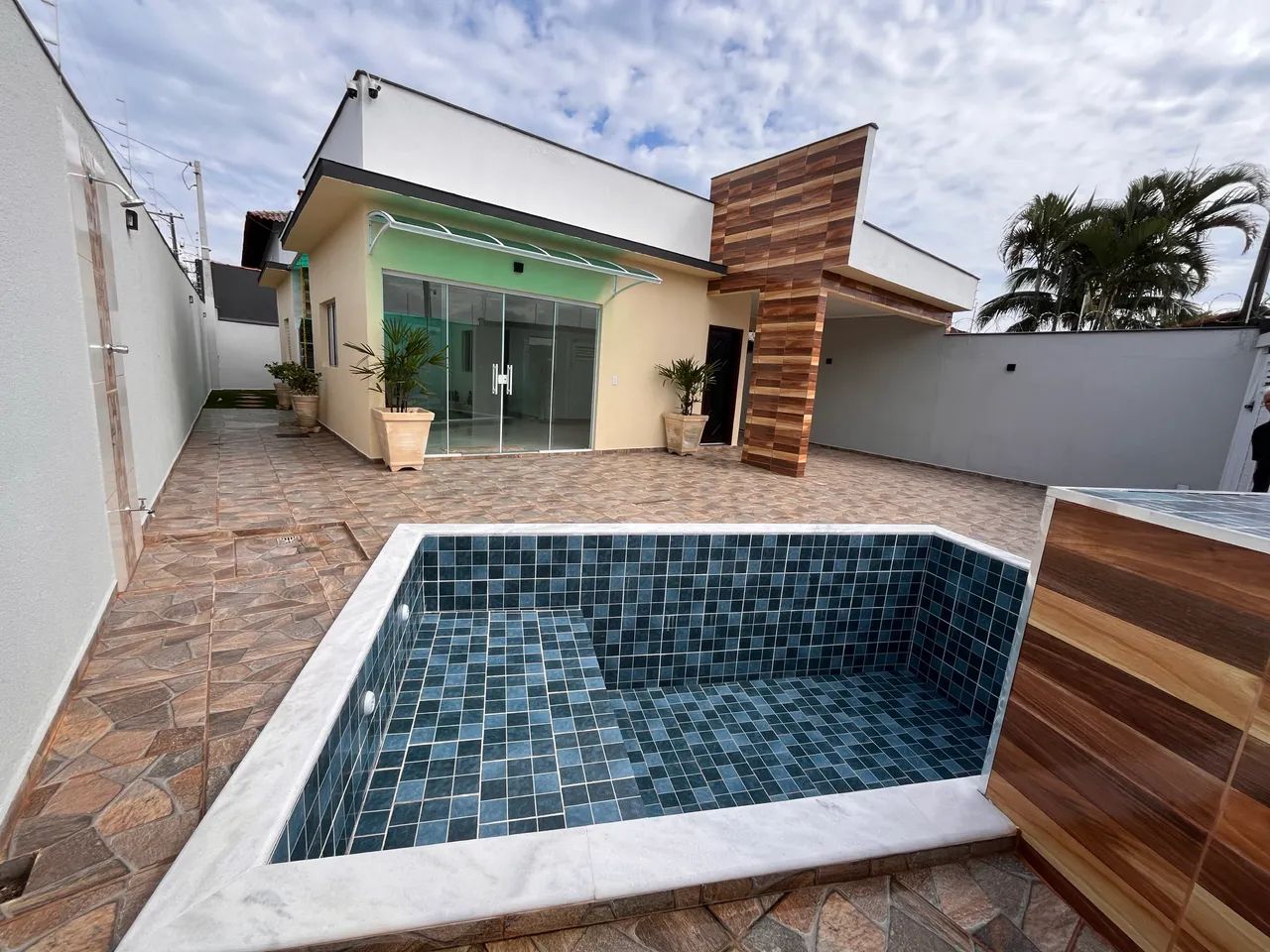 Casa nova pronta para morar na praia