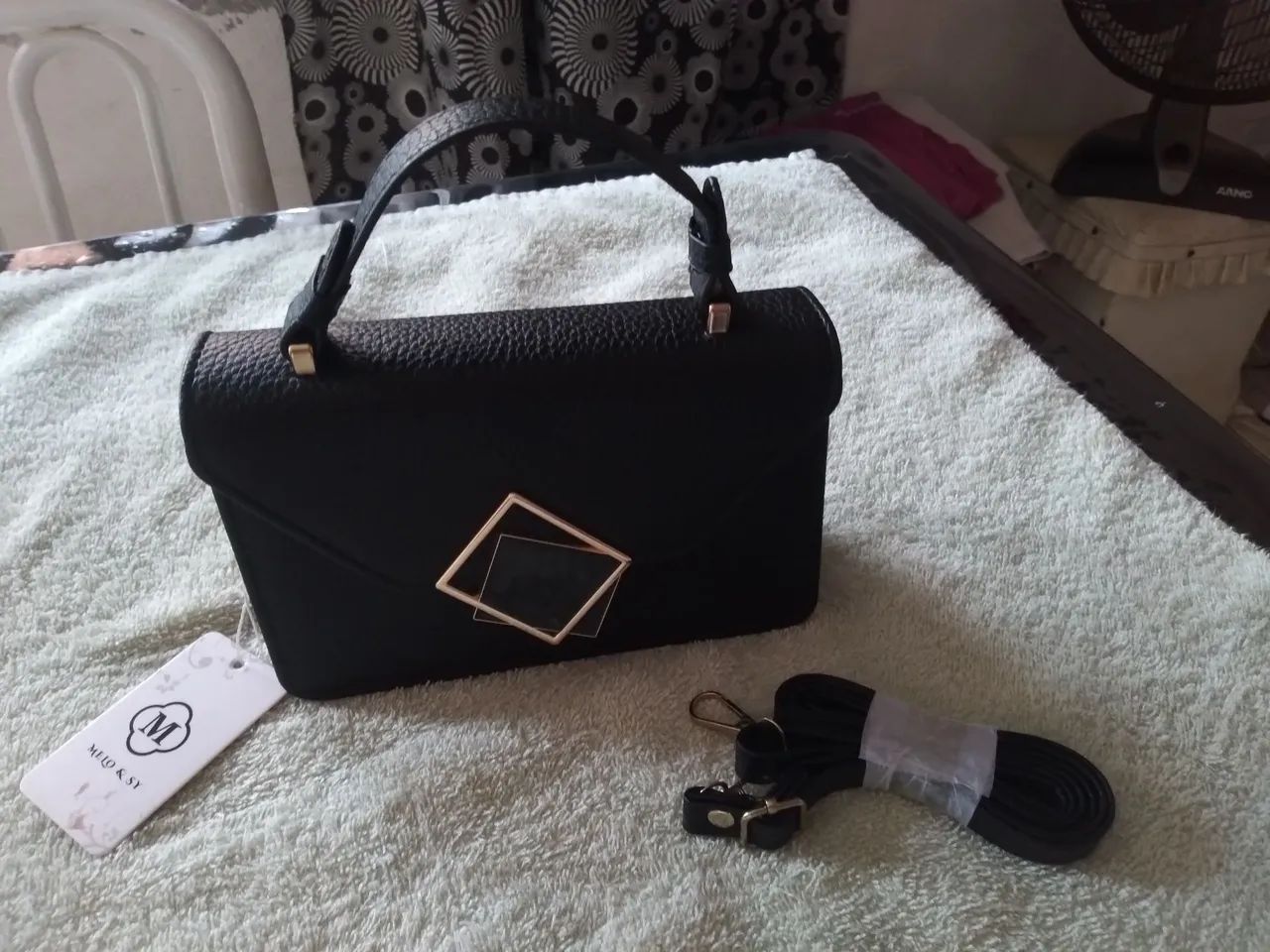 BOLSA QUADRADA PEQUENA DE COURO PRETA