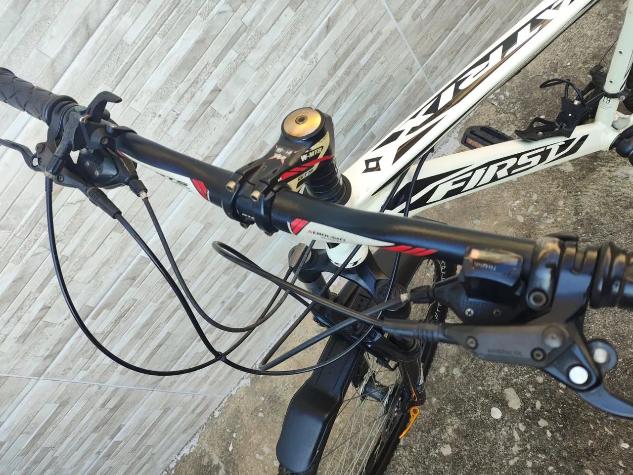 Bicicleta Aro 29 semi nova, super conservada. - Foto 2