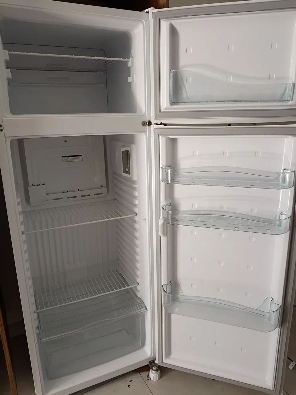 Vende geladeira semi nova 