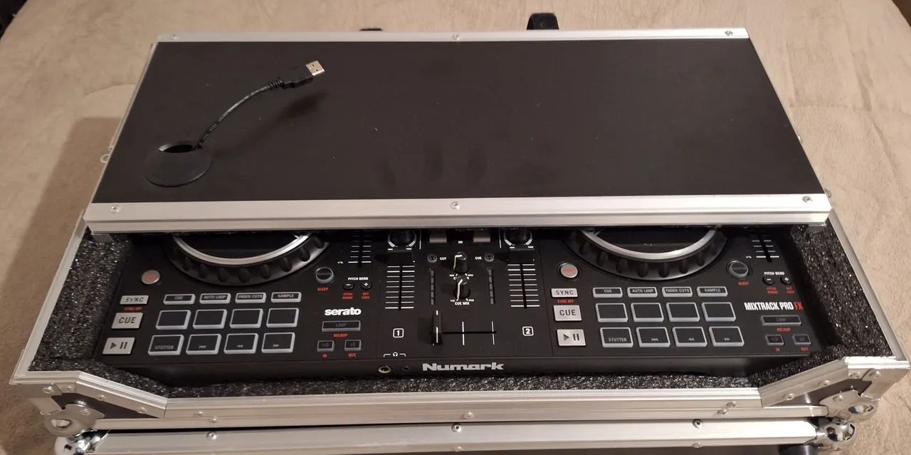 Controladora Numark Mixtrack Pro Fx + Hardcase SOMCASE - Foto 2