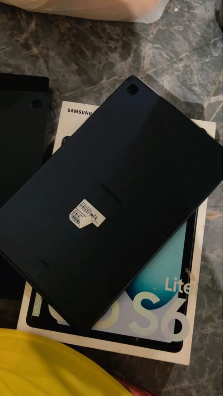 Tablet s6 lite 128gb tela está trincada  pega chip  - Foto 2