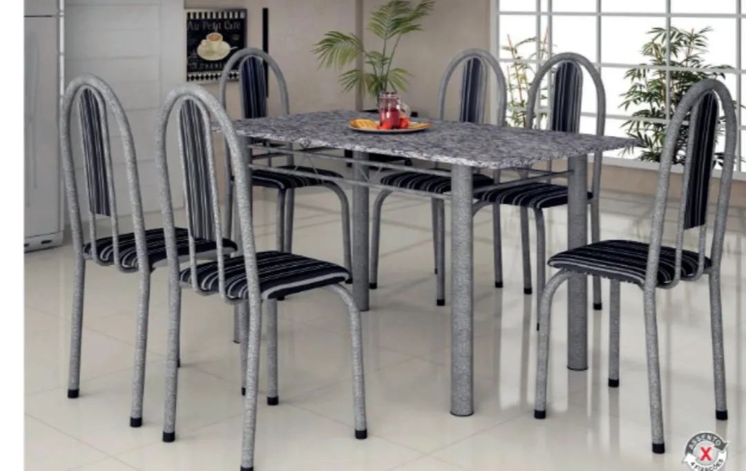 Mesa sem as  cadeiras 