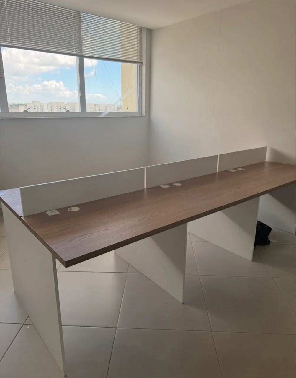 Mesa grande escritório .