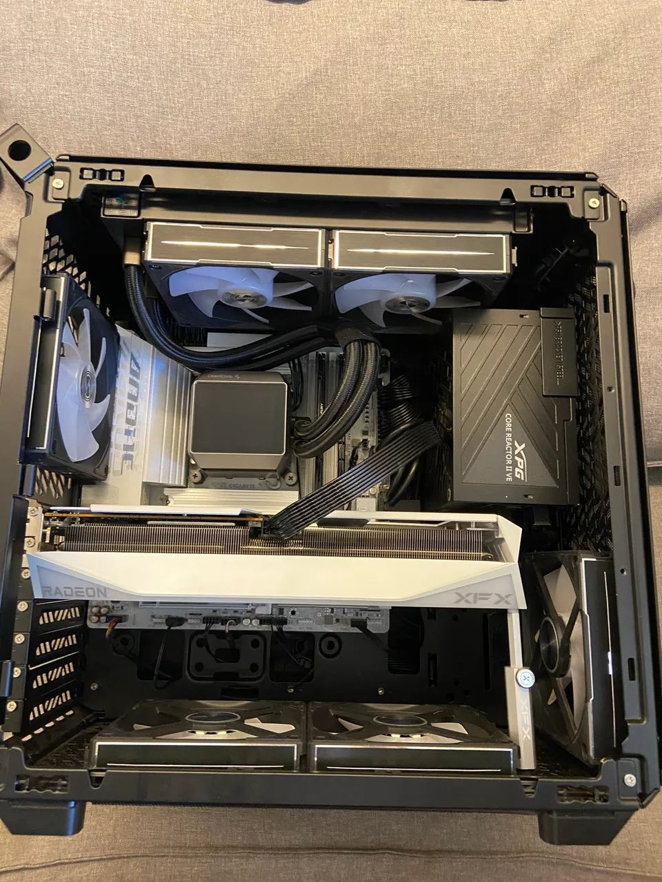 Pc Gamer Core Ultra 7 265KF + 9060xt 16gb