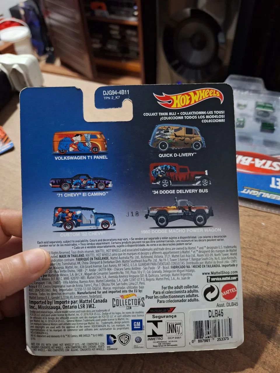 Hotwheels premium Batman 34 dodge  - Foto 3