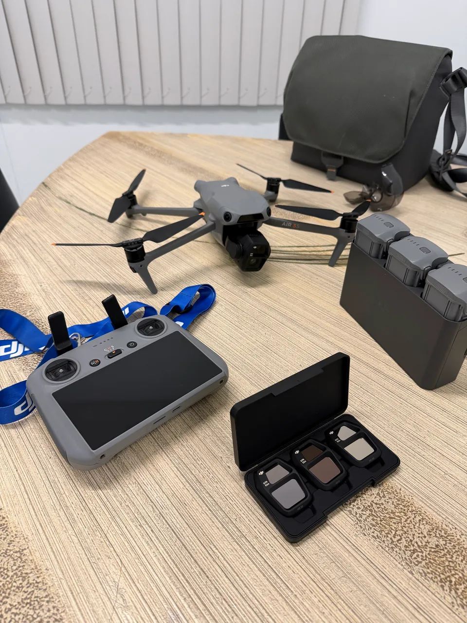 DJI Air 3s - Combo FlyMore - Foto 4