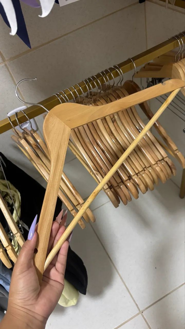 Arara para Loja de Roupas Dourada + 20 Cabides | Nova - Foto 2