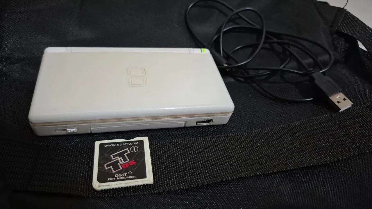 Nintendo DS Lite Crystal White