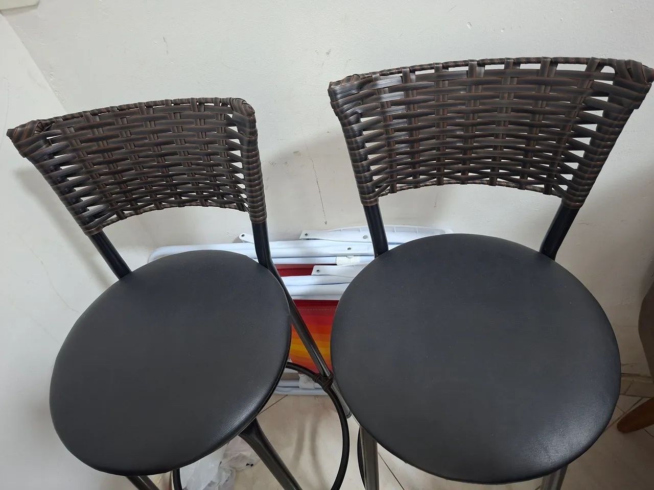 Conjunto de banquetas preto do chão ate o acento  70cm ate o encosto 96 cm - Foto 2