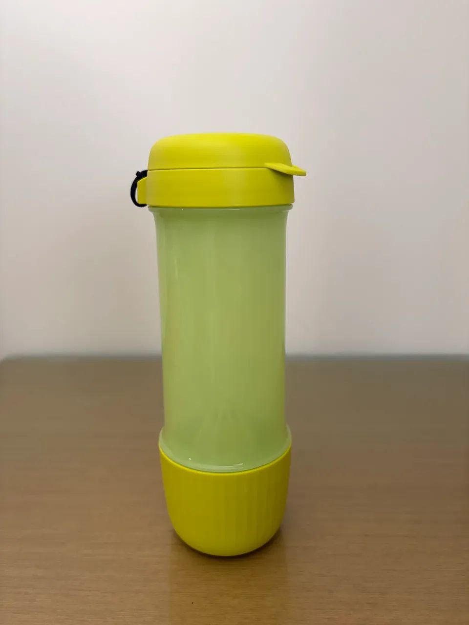 Garrafa tupperware nova 