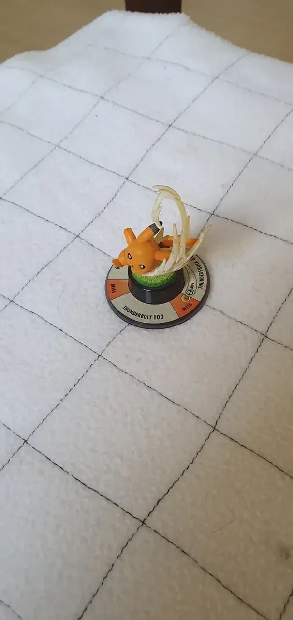 Pikachu Pokémon Trading Figure Game - Repintado - Foto 2