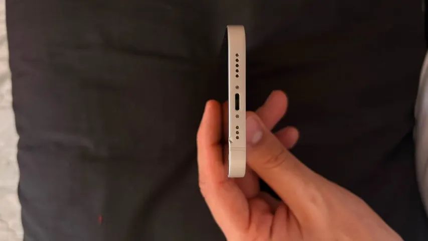 Celular iPhone 13- 128 GIGAS PRA VENDER LOGO