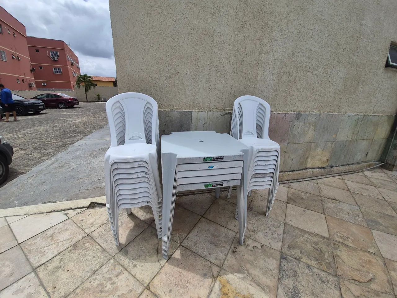 ALUGUEL DE MESAS E CADEIRAS - Foto 2