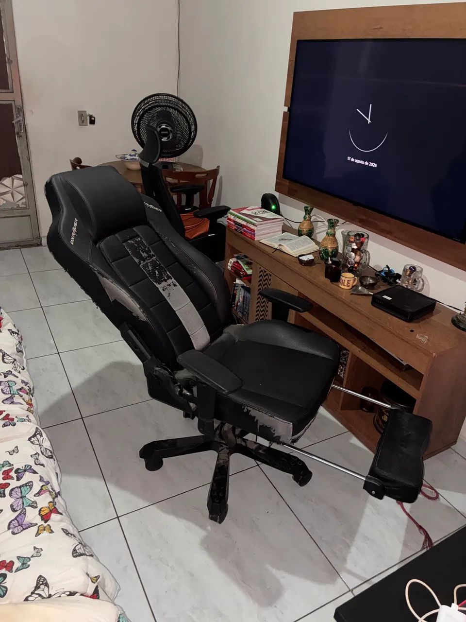 Cadeira Gamer DXRacer Classic Series (Com Apoio de Pés) - Estrutura Perfeita
