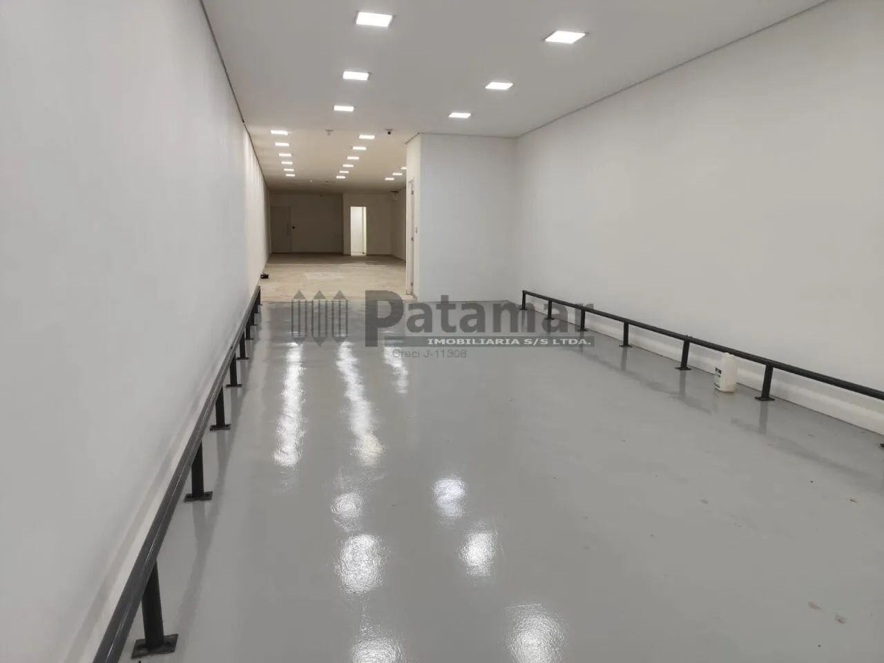 Bela vista loja comercial totalmente reformada com 153 metros quadrados.