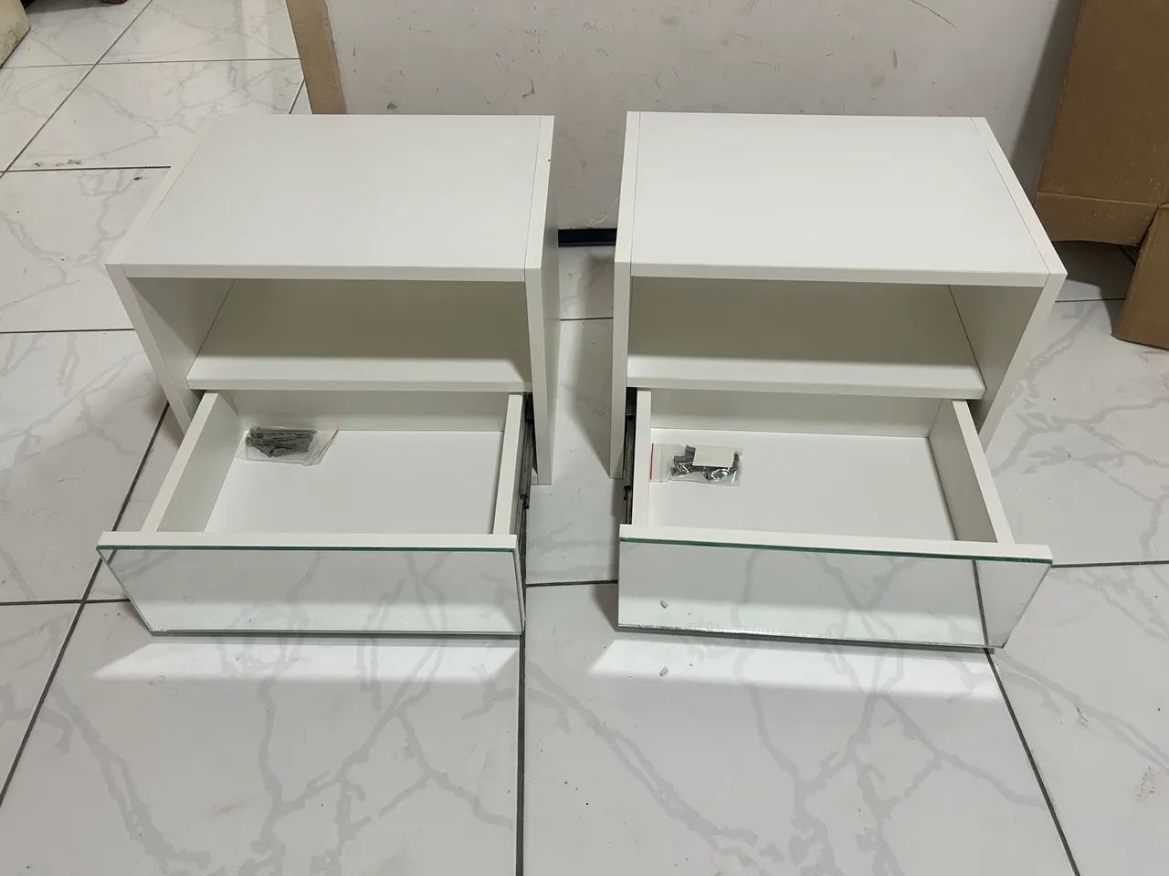 Mesa De Cabeceira Suspenso C Gaveta Frente Espelhada Branco
