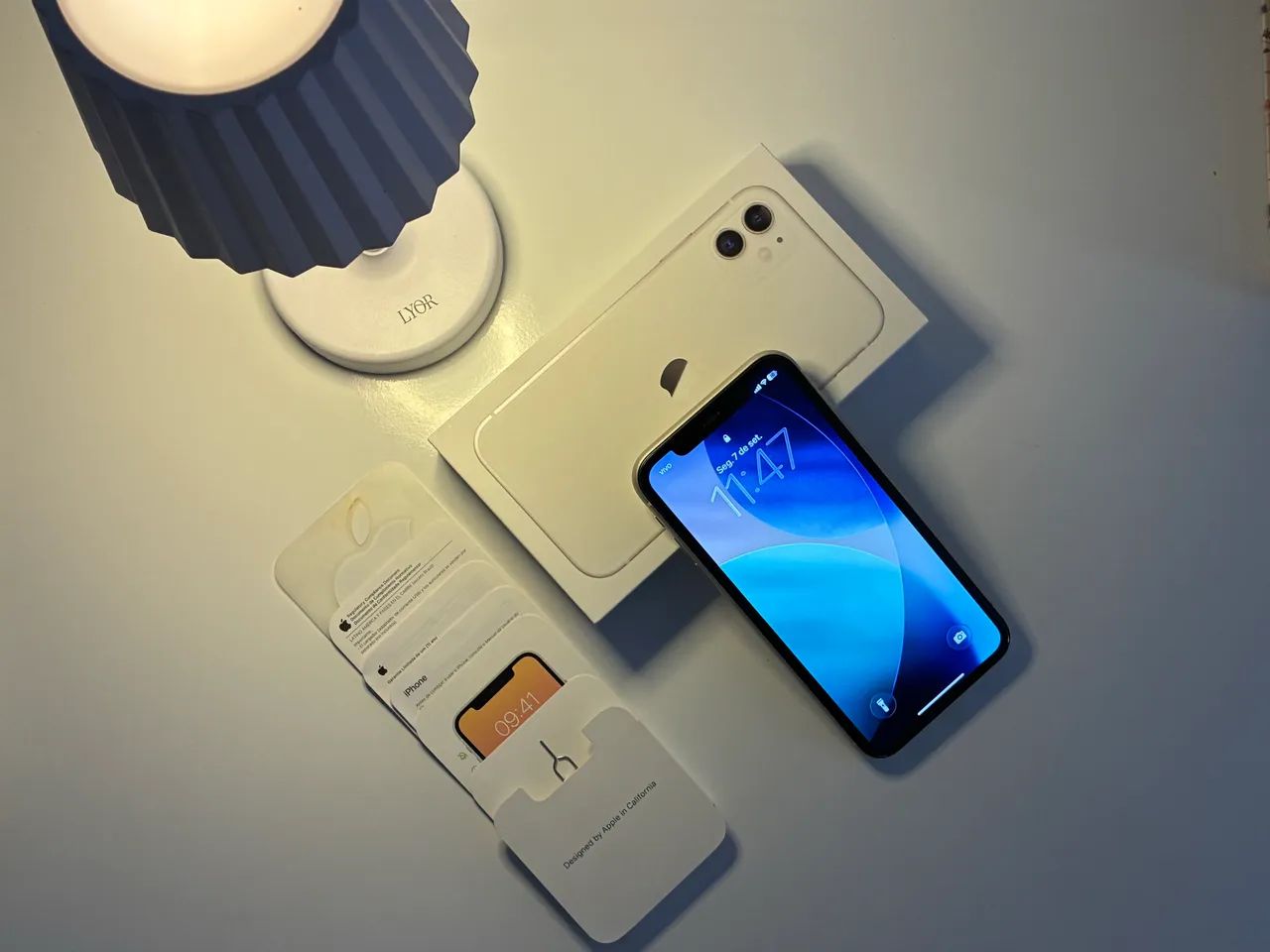 iPhone 11 64GB Branco - Caixa Original e Acessórios - R$ 900