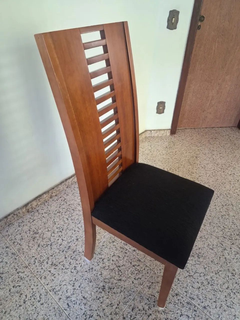 Conjunto Mesa de Jantar 4 cadeiras e Buffet de 4 portas - Foto 5
