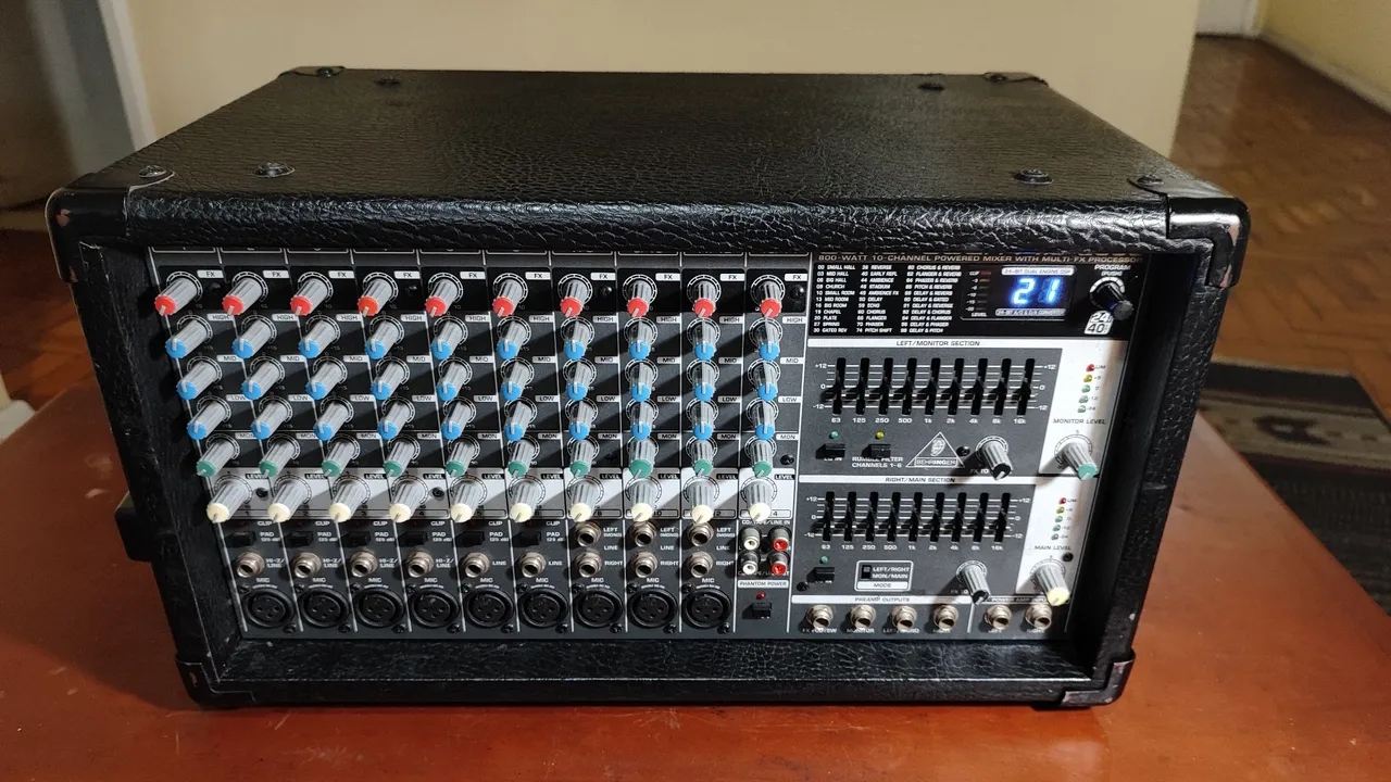 Behringer Ultra-Curve Pro DEQ2496 - Processador de Áudio