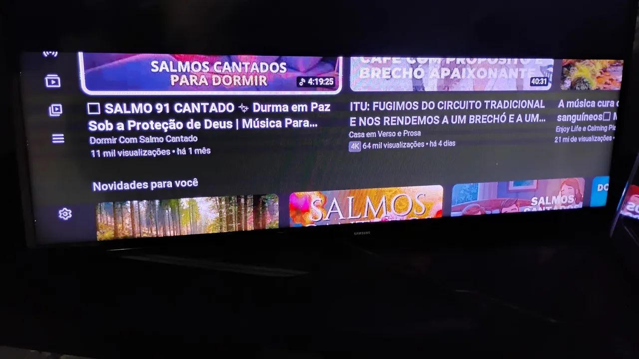Vendo tv smart 40 Samsung com Tela metade escura ( retirada de peças) - Foto 3