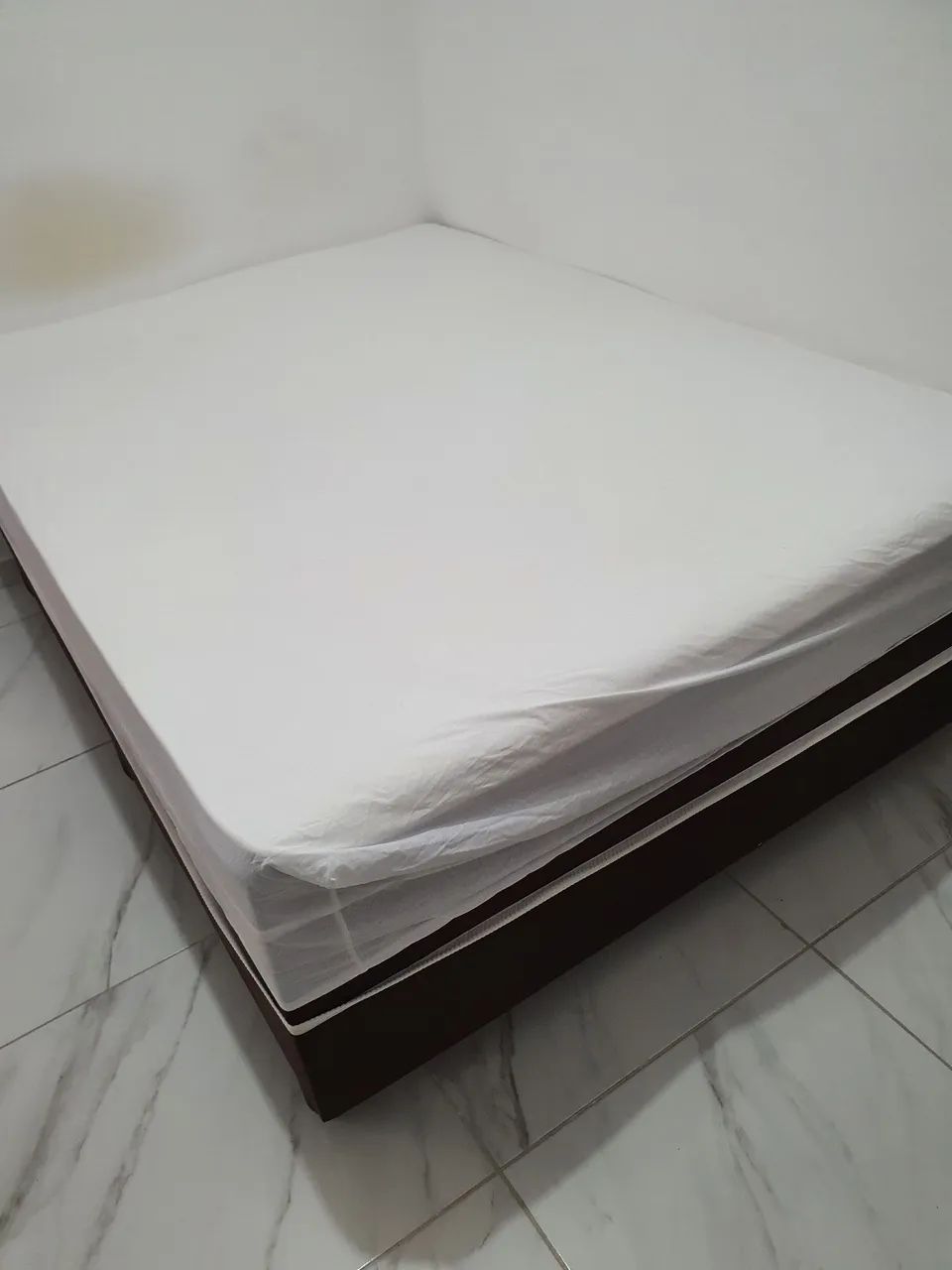 Cama de casal semi nova