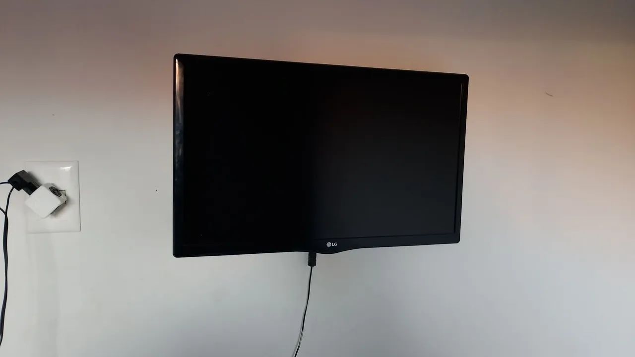Vendo TVs 24 Polegadas LG não e smart - Foto 2