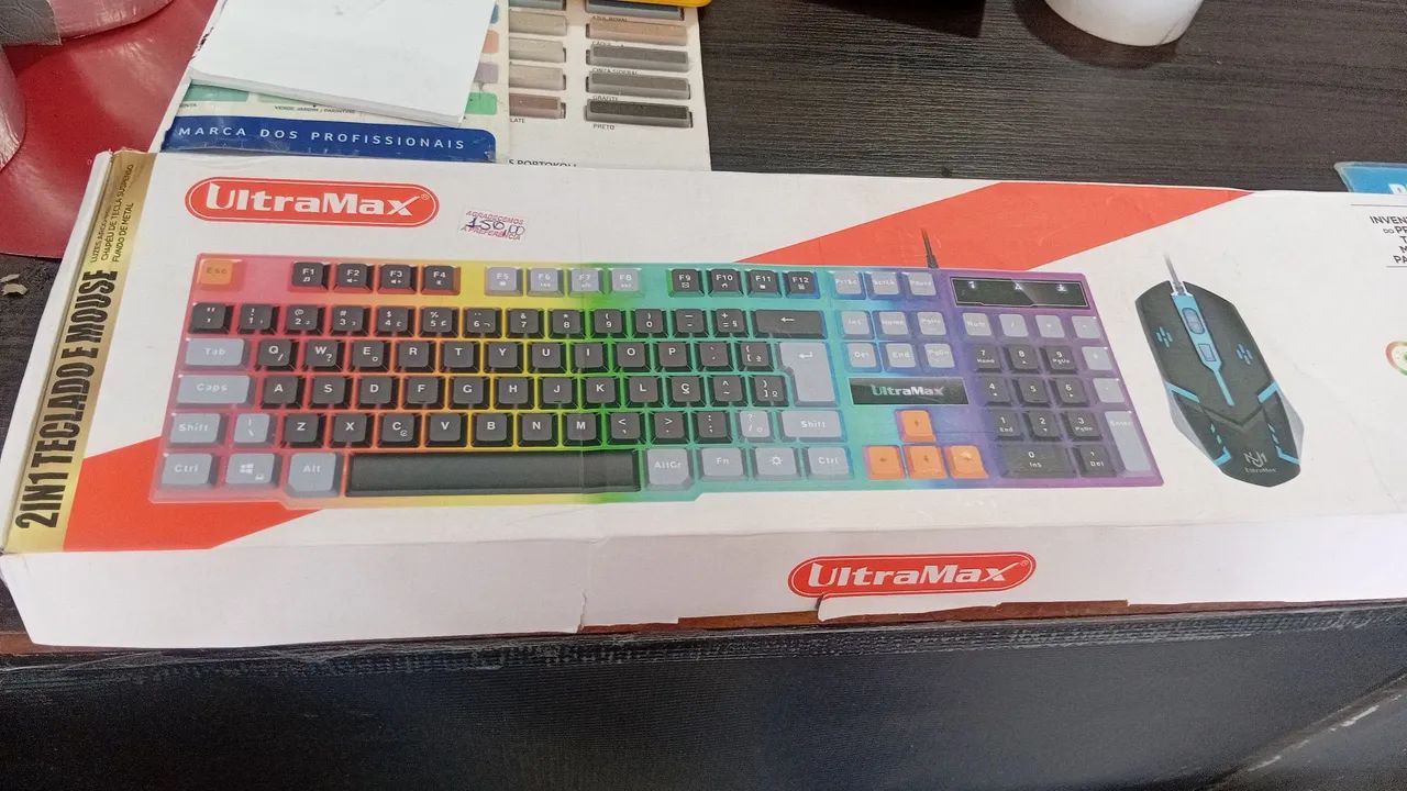 Teclado com mouse novo com iluminação 