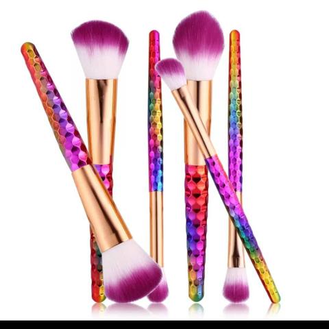 Kit pincéis 6 peças + esponjinha