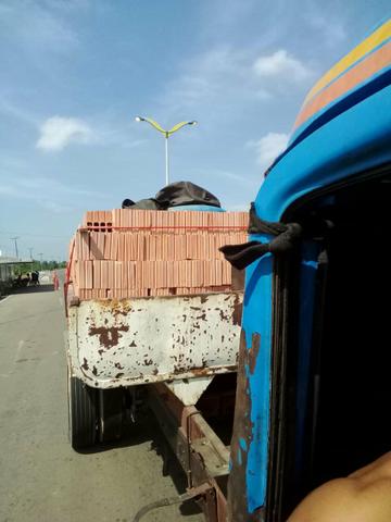 Vende-se uma Caçamba toco 1518