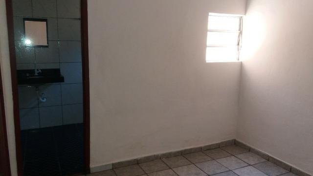 Casa a 150 Metros da Av. Goiás, Próxima da Rodoviária e Shopping Passeio das Águas - Foto 14
