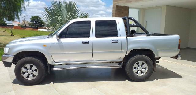Toyota Hilux 3.0 4x4 SRV diesel 2002 aceito troca