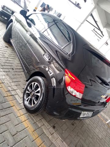 Onix 2016 completo carro impecável ! - Foto 3