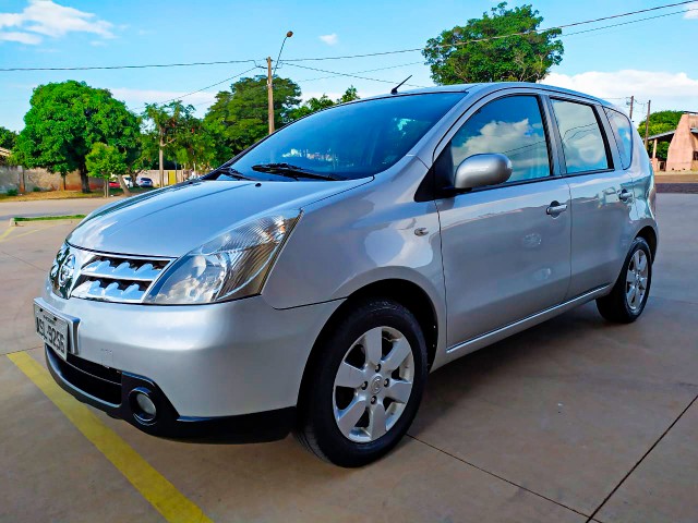 NISSAN LIVINA 1.8 SL AUTOMÁTICA 2010