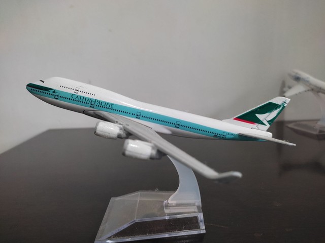Miniatura avião Boeing 747 Cathay pacific 